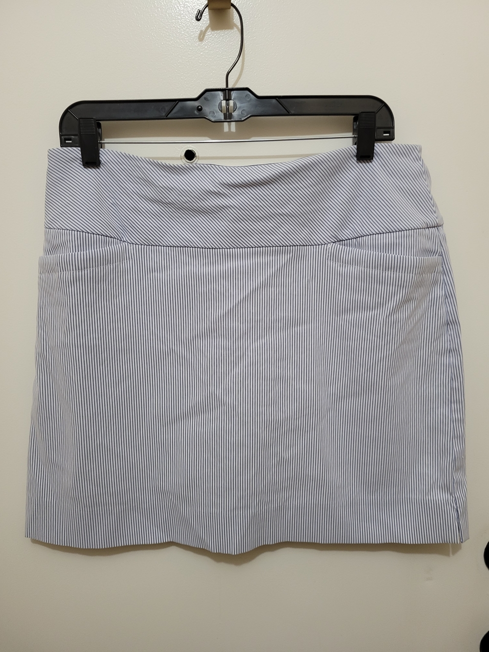S.C. & Co Golf Skirt Striped White and Light Blue. Size Large.